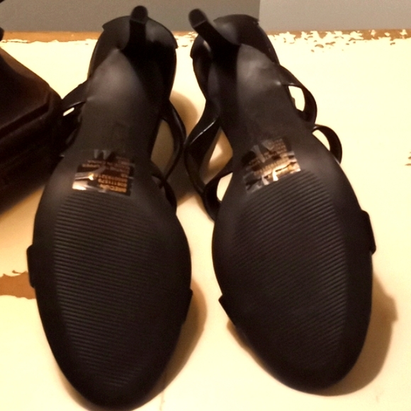 Chaps High Heels. Size 8 - Picture 4 of 9